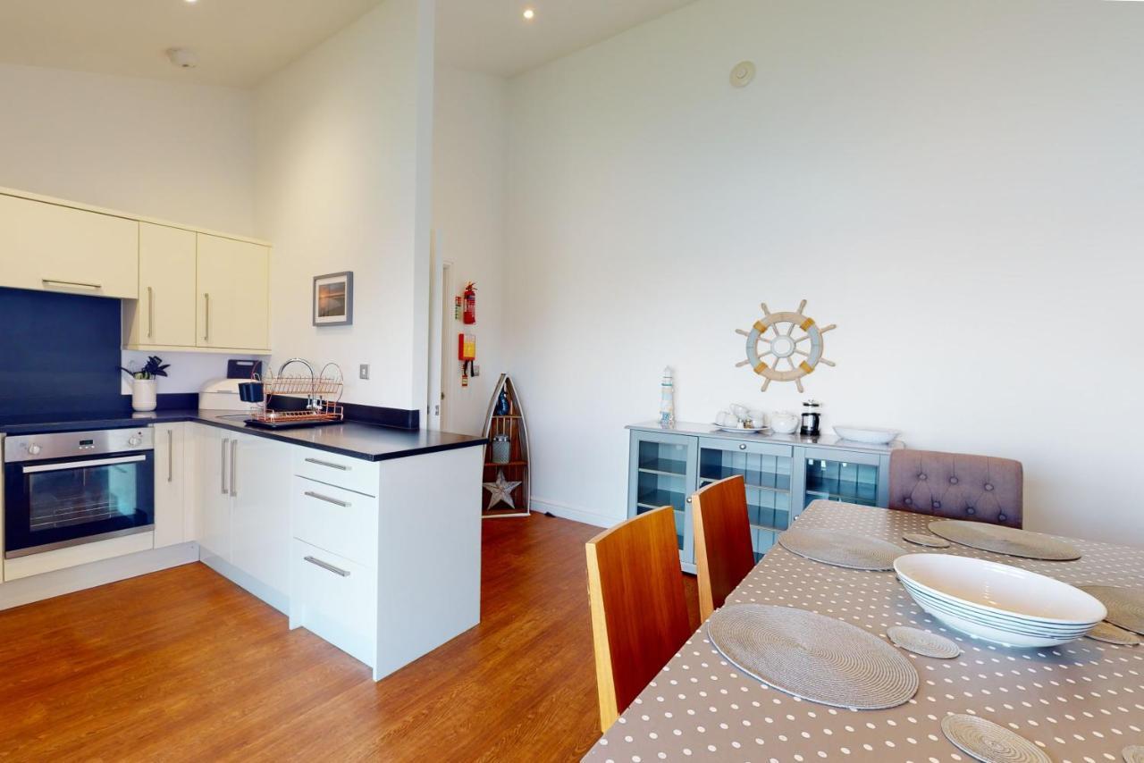 Aparthotel Crabbers' Wharf Portland Esterno foto